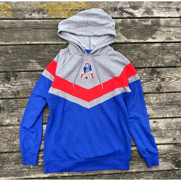 New England Patriots Women's Throwback Pat‎ The Patriot Logo Hoodie - Small - Picture 1 of 6